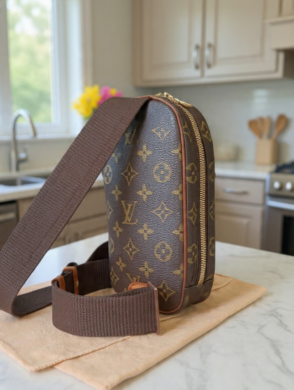 Louis Vuitton Vintage Pochette Gange Monogram Bumbag ✨ COA - Picture 6 of 16